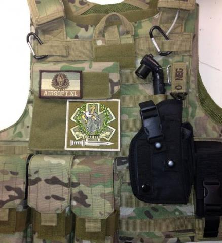 Geborduurde_emblemen_militairen_camouflage-stof